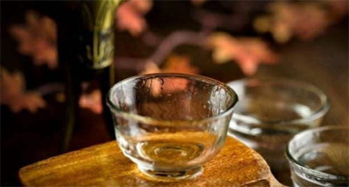 温河王酒42度价格大介绍「为什么它能成为高端白酒的代表？」