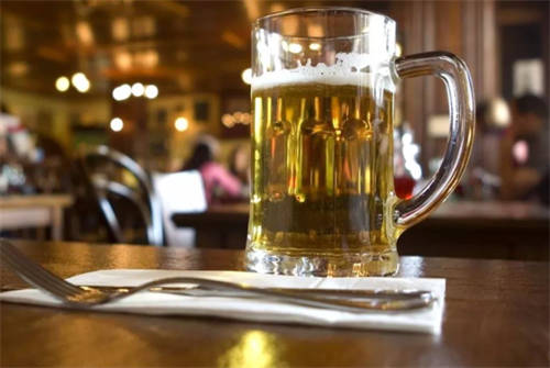 保健酒和啤酒有什么区别-白酒啤酒保健酒价格差异