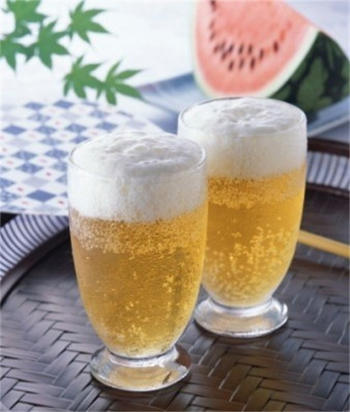 青岛啤酒8度石化专营解密中国啤酒行业的新贵