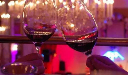 皇台梅尔诺干红葡萄酒怎么品尝更好？