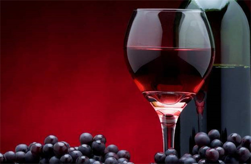 前海红酒批发，如何在市场竞争中占据优势？