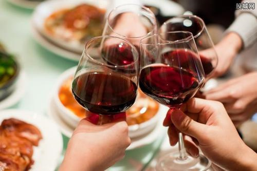 享受美味的同时，了解红酒文化，你也能成为酒品专家