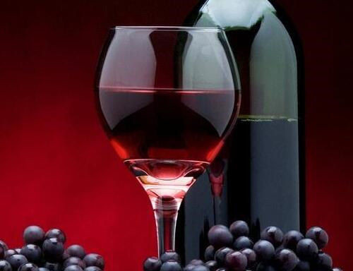 品尝莫莱珍藏佳美娜干红葡萄酒的独特魅力